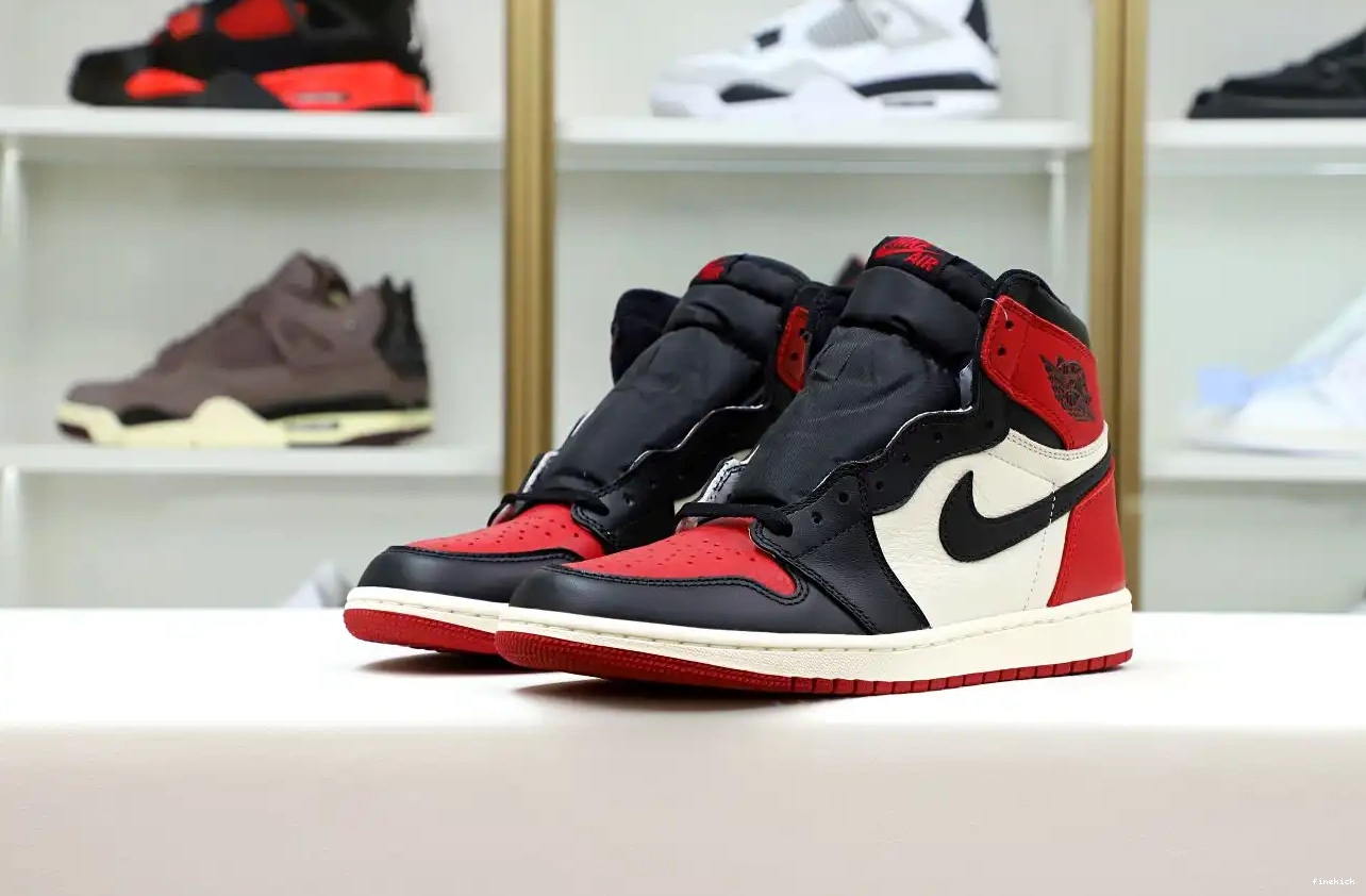 'BRED JORDAN RETRO AIR HIGH 1 OG TOE' 0404